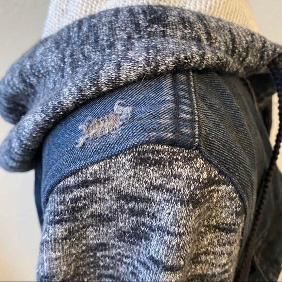 Free People Distressed Denim Jacket Size M - Picture 4 of 15